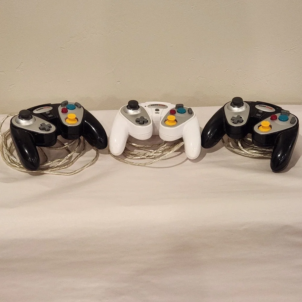 Nintendo GameCube Controller - GameStop Brand Lot Of 3 Controllers Untested*